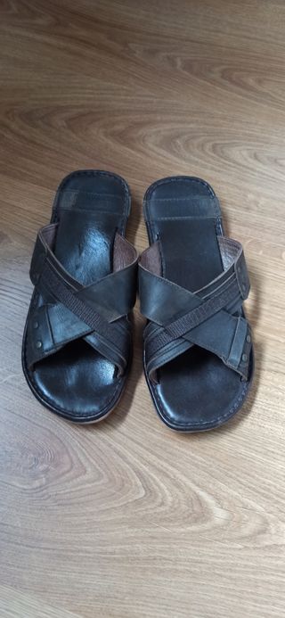 Chanclas piel con planta de gel talla 43