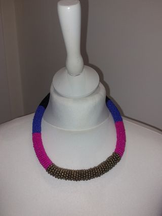 Collares varios cortos  largos con abalorios