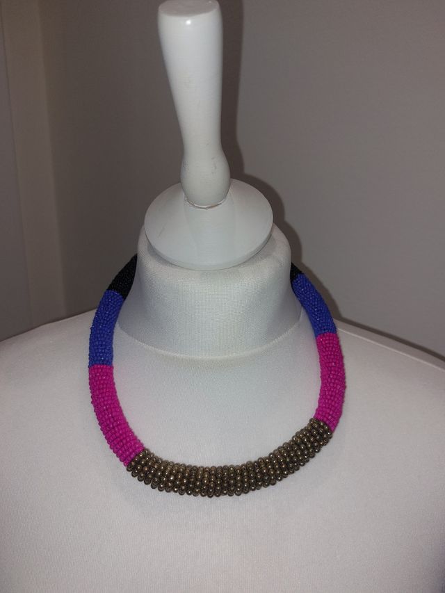 Collares varios cortos  largos con abalorios