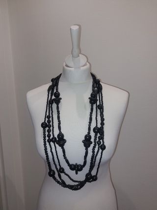 Collares varios cortos  largos con abalorios