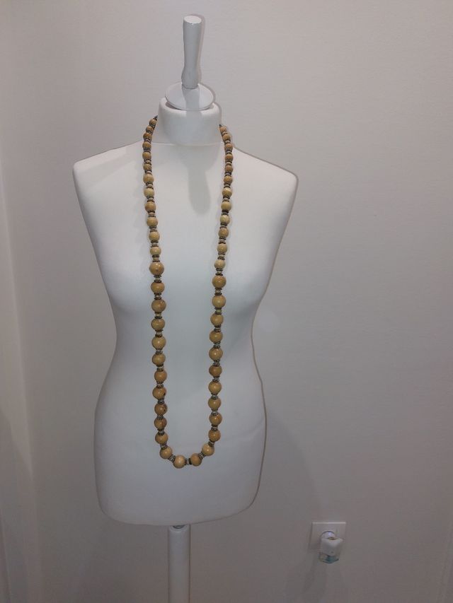 Collares varios cortos  largos con abalorios