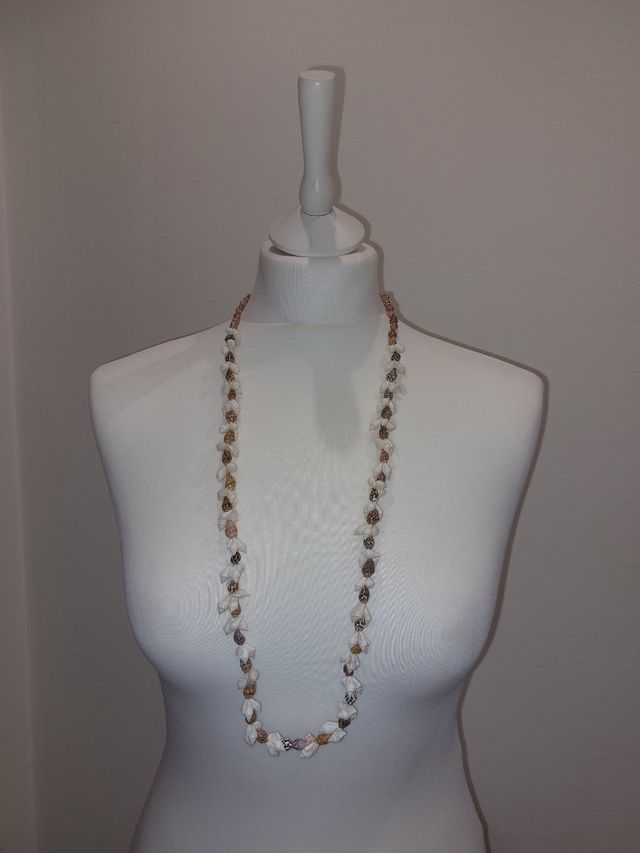 Collares varios cortos  largos con abalorios