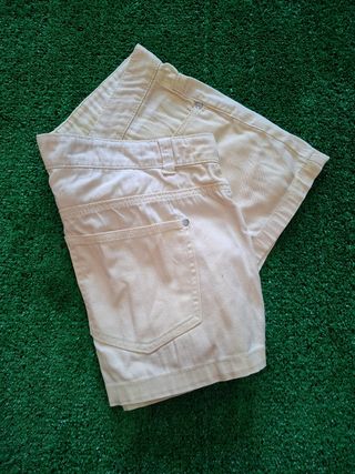 Pantalón corto amarillo 