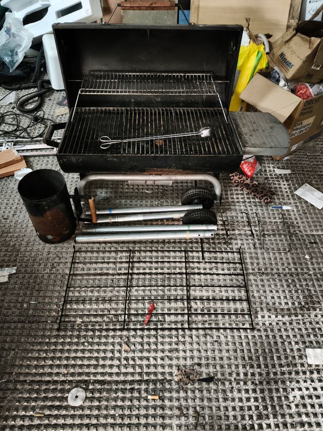 Barbacoa metálica negra