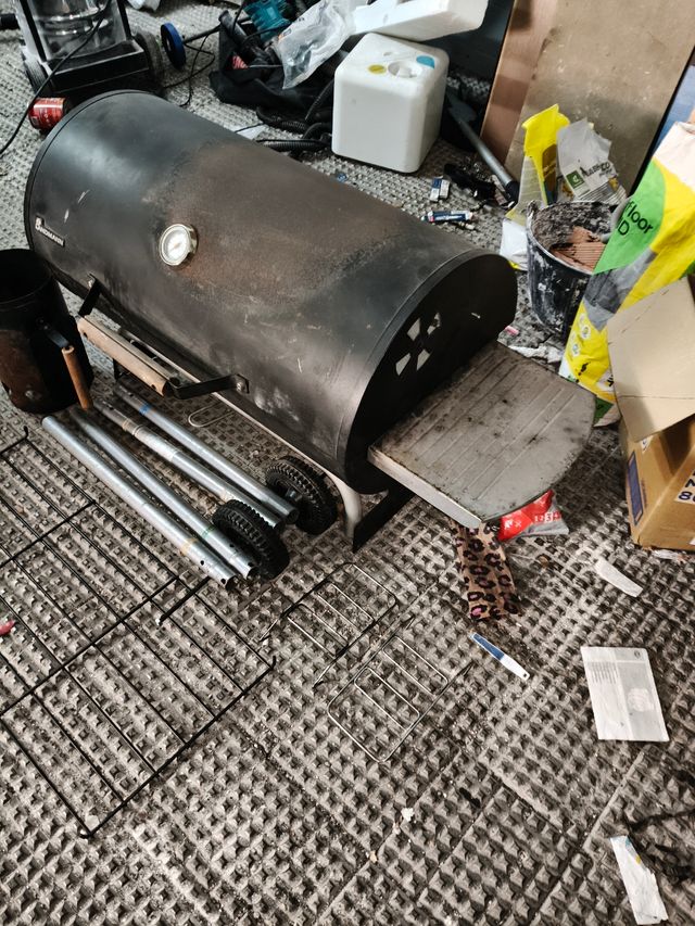 Barbacoa metálica negra
