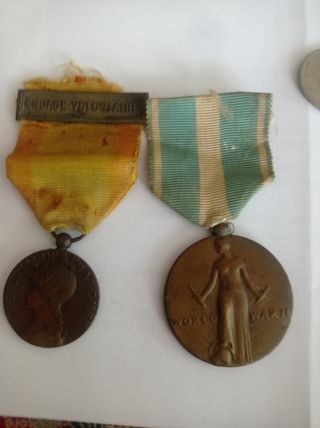 Reloj Bolsillo Antiguo no funciona. Medallas

