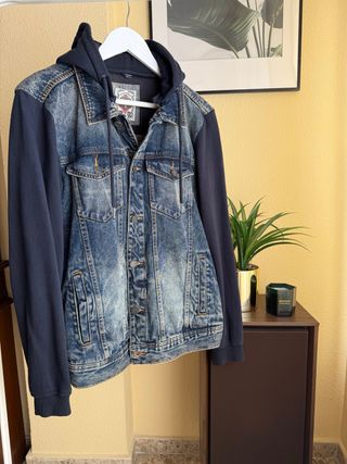 Chaqueta Vaquera Pull&Bear con capucha