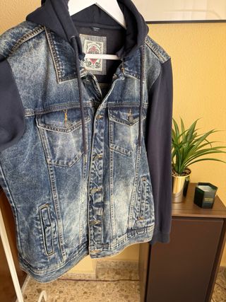Chaqueta Vaquera Pull&Bear con capucha