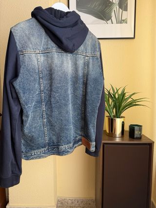 Chaqueta Vaquera Pull&Bear con capucha