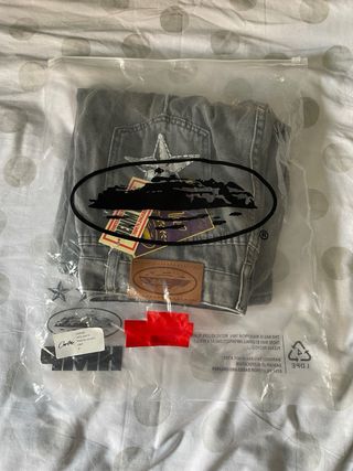 Vaqueros Corteiz Grises