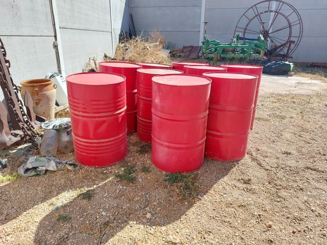 9 Bidones rojos - industriales