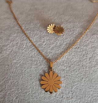Collar sin pendientes dorado