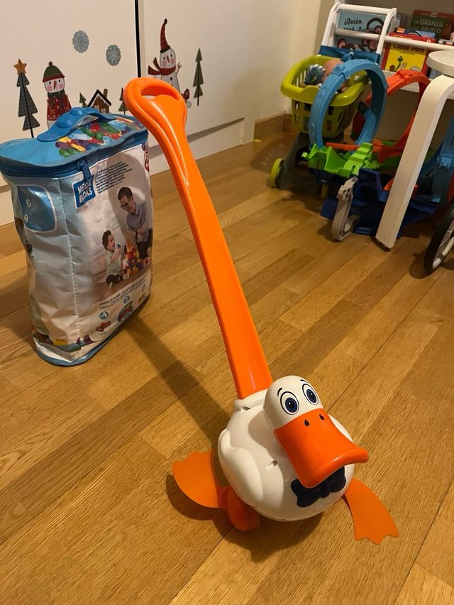 Pato empujador bebé
