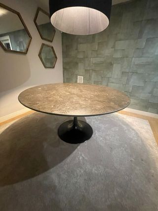 Mesa redonda piedra gris - Comedor (tienda Brucs)