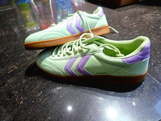 Zapatillas Hummel verdes y moradas