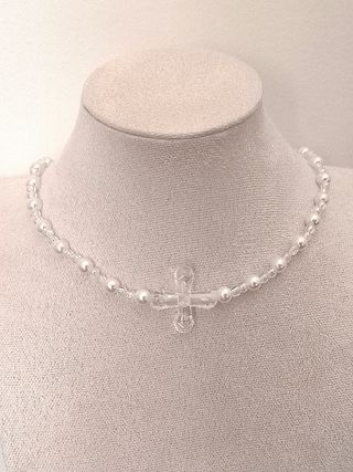 Colar de pérolas branco Crucifixo vintage acubi