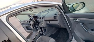 Volkswagen Touran 2011