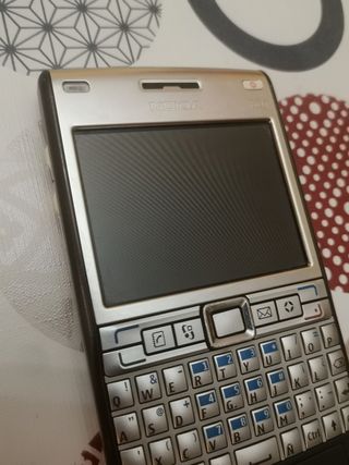 Nokia E61i - Teléfono móvil plateado