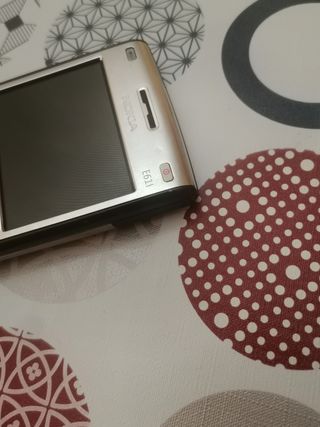 Nokia E61i - Teléfono móvil plateado