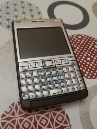 Nokia E61i - Teléfono móvil plateado