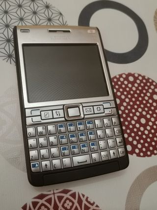 Nokia E61i - Teléfono móvil plateado