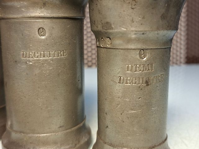 Jarras de medida antiguas (4)