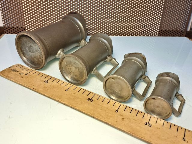 Jarras de medida antiguas (4)