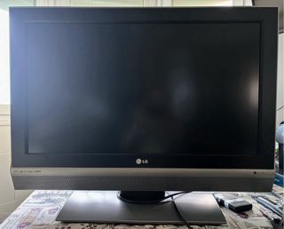 Televisión LG 32" XD HD - Gris plata