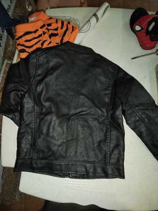 Chaqueta cuero negra niño 6-7 años