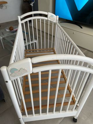 Cuna bebé blanca plegable 120 largo x 60 ancho.