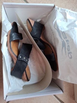 Sandali Airstep neri in pelle con zeppa 37 nuovi