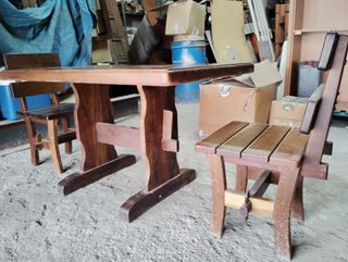 Mesa+2 sillas madera maciza, y esquinero