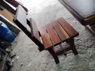 Mesa+2 sillas madera maciza, y esquinero