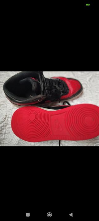 Zapatillas Nike altas rojas y negras