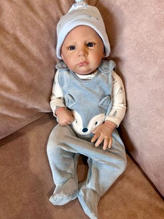 Bebé Reborn  bebé 2 meses apro2’5 kg con lote ropa