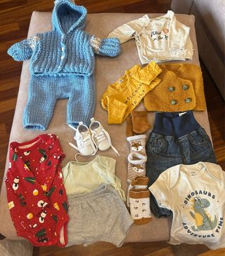 Bebé Reborn  bebé 2 meses apro2’5 kg con lote ropa