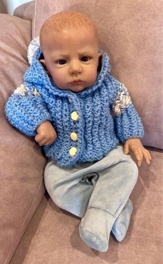 Bebé Reborn  bebé 2 meses apro2’5 kg con lote ropa