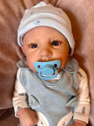 Bebé Reborn  bebé 2 meses apro2’5 kg con lote ropa