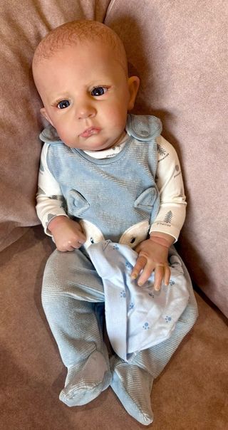 Bebé Reborn  bebé 2 meses apro2’5 kg con lote ropa