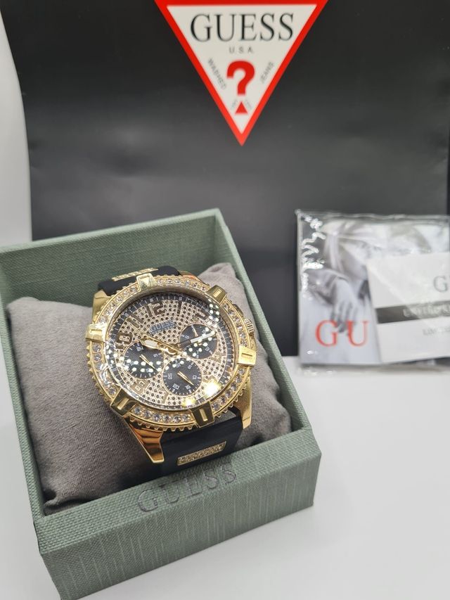 Reloj Guess dorado y negro