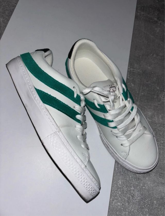 Zapatillas blancas y verde agua