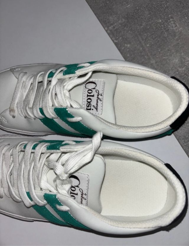 Zapatillas blancas y verde agua