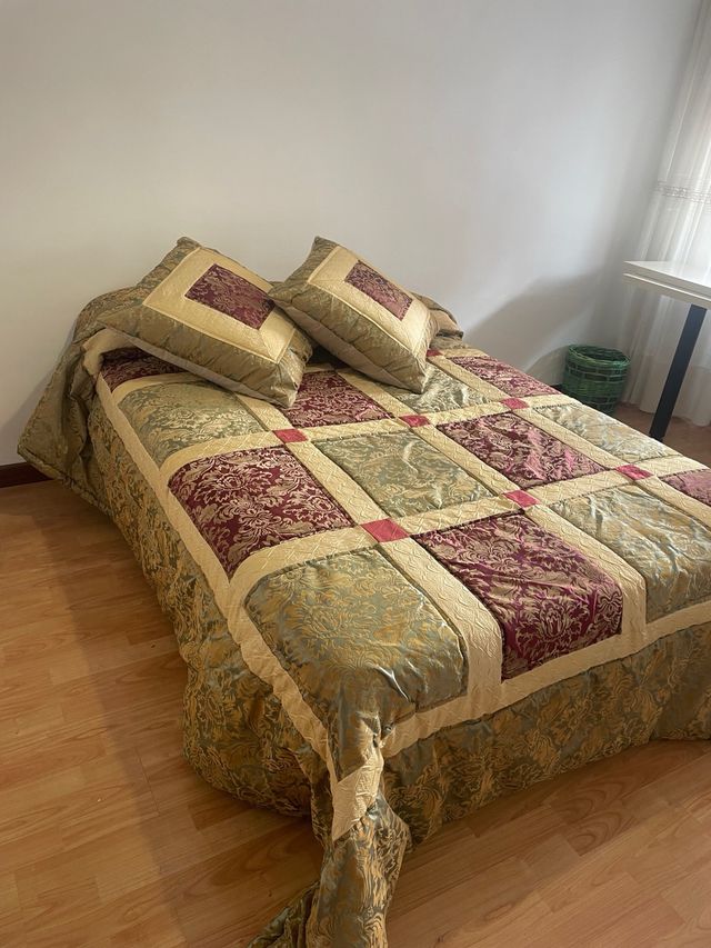 Edredón cama 135 o 150 - dorado y rojo 235x270 cm.