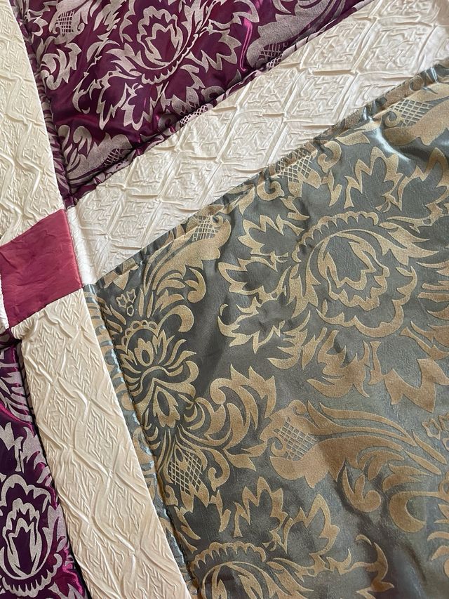 Edredón cama 135 o 150 - dorado y rojo 235x270 cm.