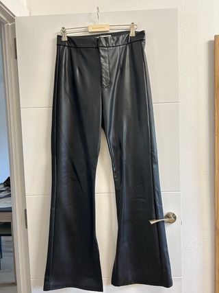 Pantalones Bershka cuero negros - L
