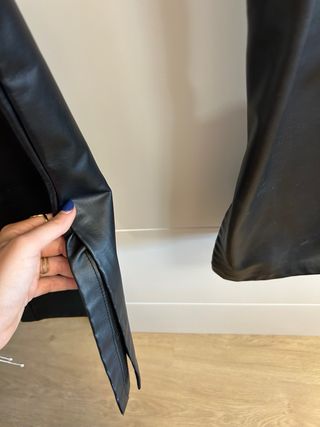 Pantalones Bershka cuero negros - L