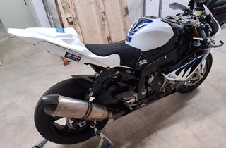 BMW HP4 - Moto de carreras