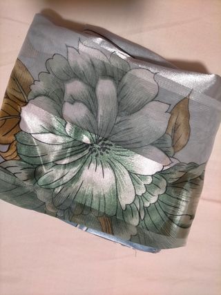 Foulard gris, azul y verde