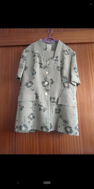 Traje falda flores beige-gris