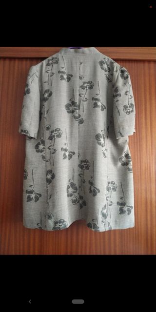 Traje falda flores beige-gris